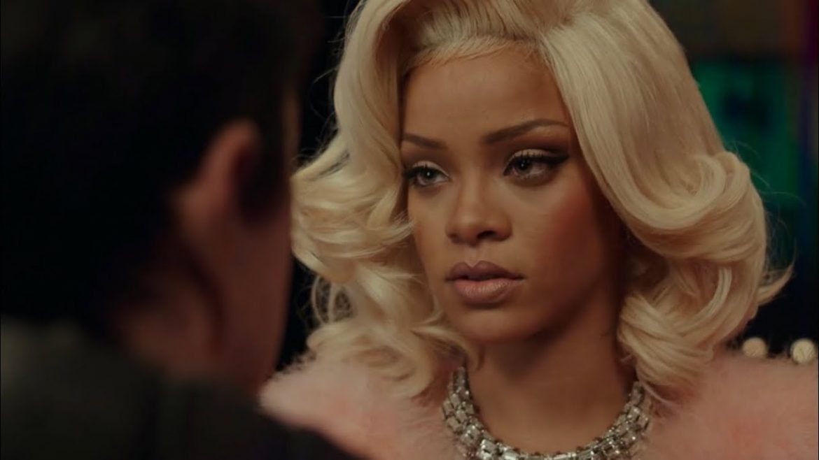 Rihanna dans le rôle de Bubble dans le film Valerian avec un look futuriste glamour.